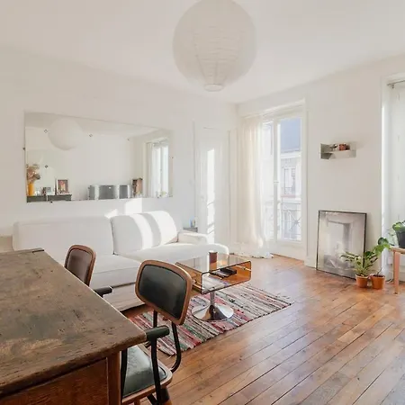 Large 50 M2 Typically Parisian *